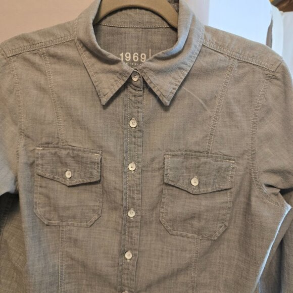 GAP 1969 DISTRESSED GREY WOMENS DENIM BUTTON UP SHIRT LONG SLEEVE SIZE MEDIUM - Picture 3 of 7